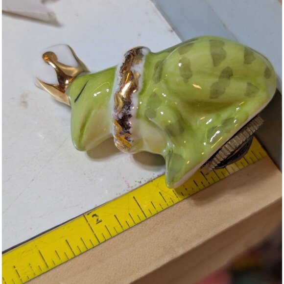 Frog Prince Porcelain Ceramic Figurine With Gold Crown & Collar Green Miniature - Picture 5 of 6